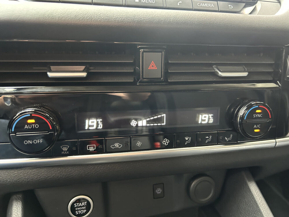 Nissan QASHQAI 1.3 MHEV Xtronic Acenta // LED // APPLE CARLPAY / ANDROID AUTO // ADAPTIVE CRUISE // CAMERA // KEYLESS 18