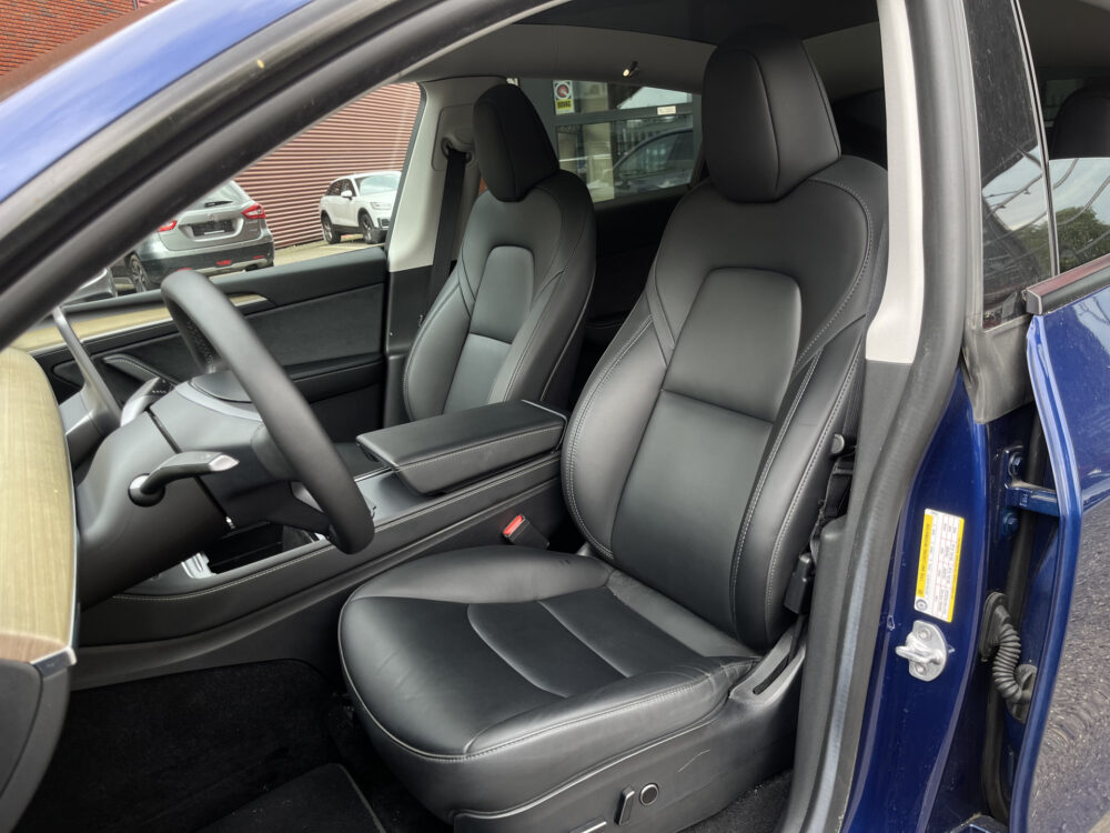 Tesla Model Y RWD 60 kWh 1e EIGENAAR SOH 92% // PANODAK // NAVI // ADAPTIVE CRUISE // CLIMA // AUTOPILOT // 360 CAMERA // LEDEREN BEKLEDING // 18