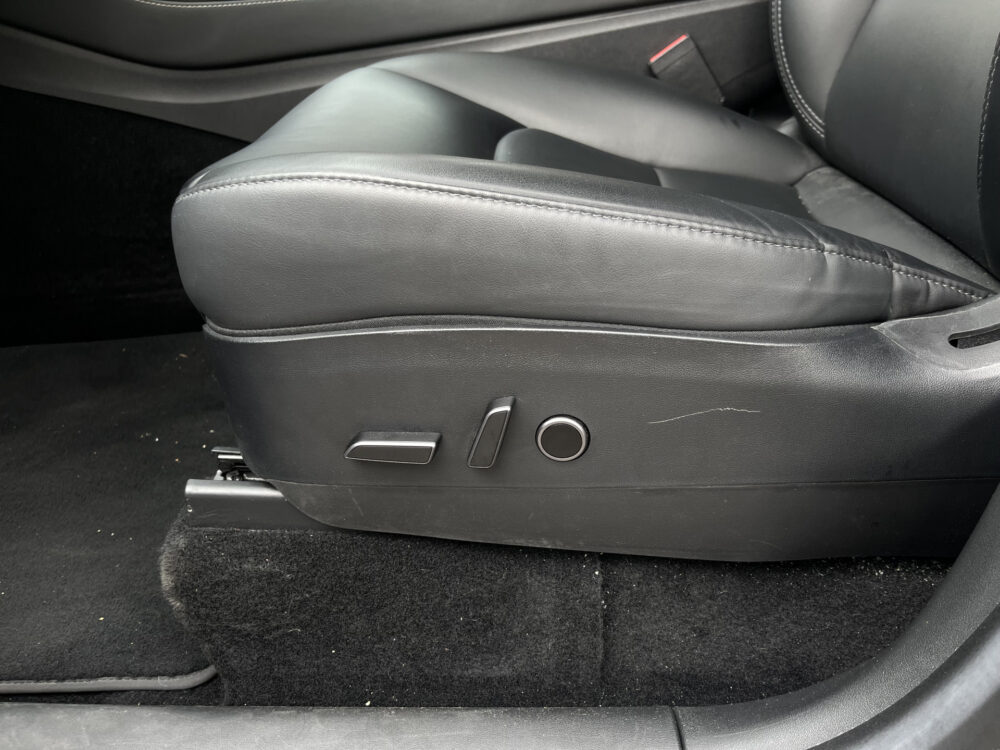 Tesla Model Y RWD 60 kWh 1e EIGENAAR SOH 92% // PANODAK // NAVI // ADAPTIVE CRUISE // CLIMA // AUTOPILOT // 360 CAMERA // LEDEREN BEKLEDING // 19