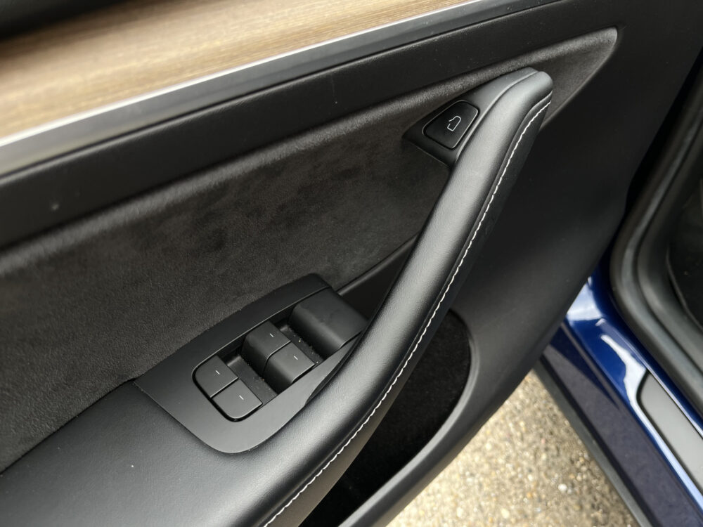 Tesla Model Y RWD 60 kWh 1e EIGENAAR SOH 92% // PANODAK // NAVI // ADAPTIVE CRUISE // CLIMA // AUTOPILOT // 360 CAMERA // LEDEREN BEKLEDING // 22