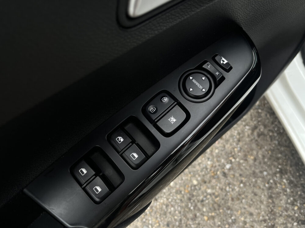 Kia Picanto 1.0 CVVT DynamicPlusLine // NAVI+CARPLAY // CLIMA CONTROL // CRUISE // CAMERA // LED // 15