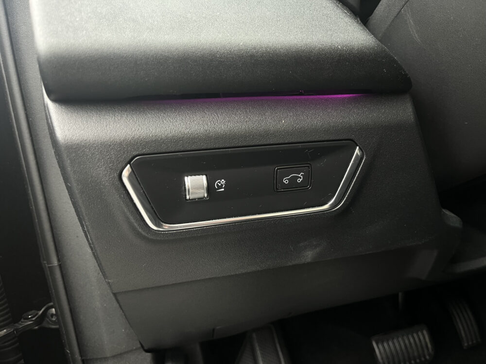 Lynk & Co 01 1.5 // INFINITY SOUND // SCHUIF-KANTELDAK // NAVI+CARPLAY // ELEK. ACHTERKLEP // ADAPTIVE CRUISE // STOELVERWARMING // 24
