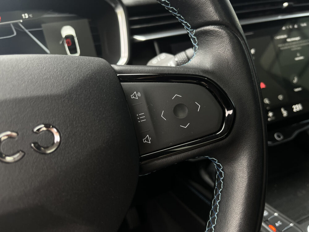 Lynk & Co 01 1.5 // INFINITY SOUND // SCHUIF-KANTELDAK // NAVI+CARPLAY // ELEK. ACHTERKLEP // ADAPTIVE CRUISE // STOELVERWARMING // 26