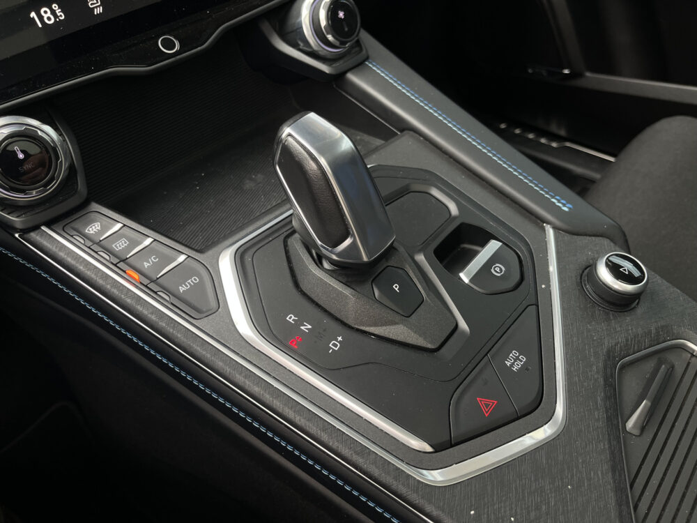 Lynk & Co 01 1.5 // INFINITY SOUND // SCHUIF-KANTELDAK // NAVI+CARPLAY // ELEK. ACHTERKLEP // ADAPTIVE CRUISE // STOELVERWARMING // 28