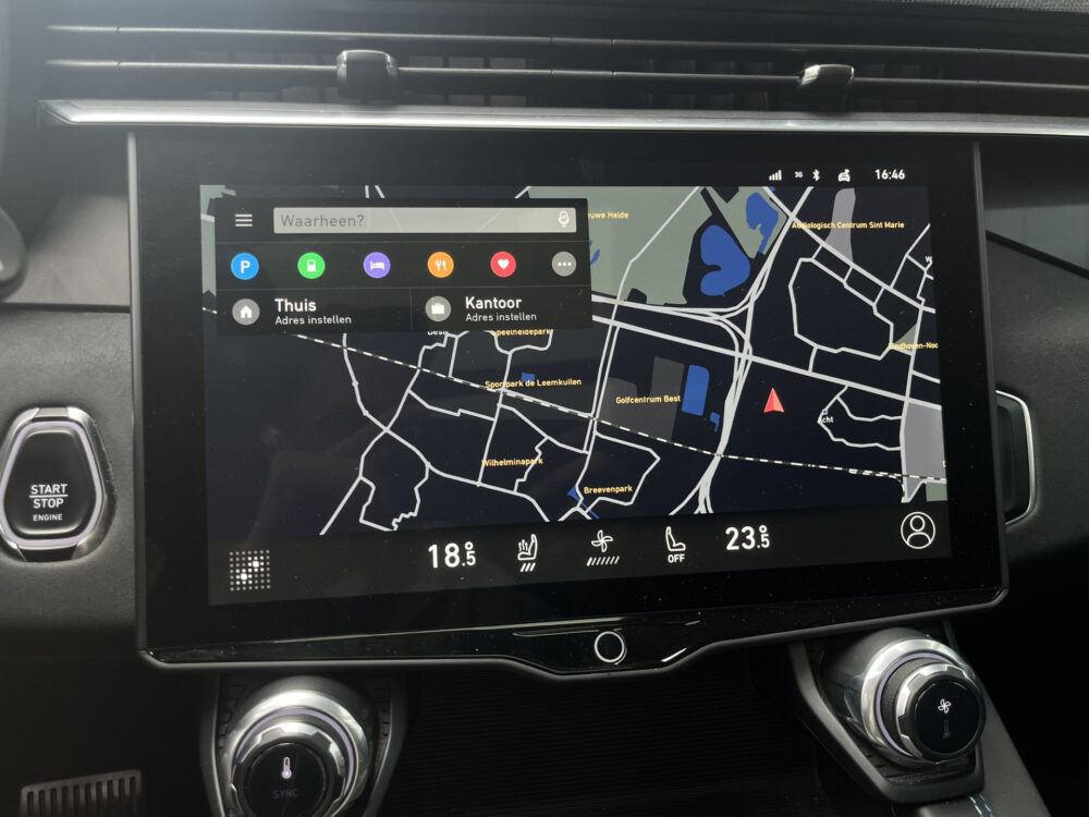 Lynk & Co 01 1.5 // INFINITY SOUND // SCHUIF-KANTELDAK // NAVI+CARPLAY // ELEK. ACHTERKLEP // ADAPTIVE CRUISE // STOELVERWARMING // 31