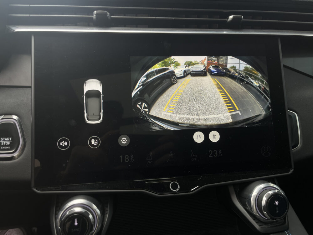 Lynk & Co 01 1.5 // INFINITY SOUND // SCHUIF-KANTELDAK // NAVI+CARPLAY // ELEK. ACHTERKLEP // ADAPTIVE CRUISE // STOELVERWARMING // 32