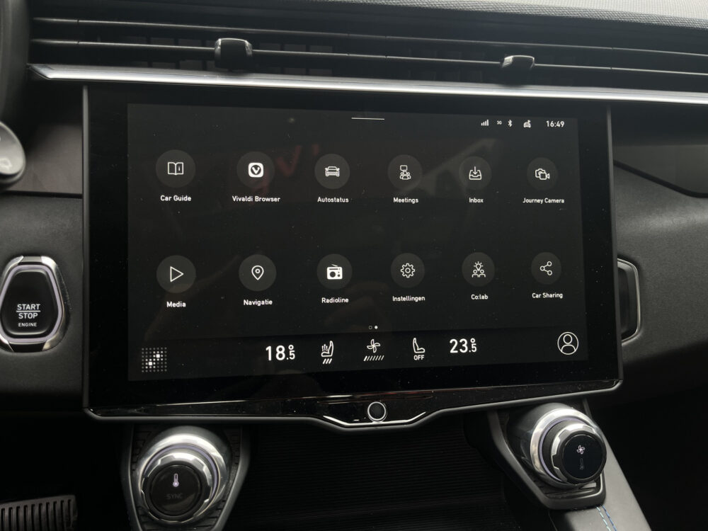 Lynk & Co 01 1.5 // INFINITY SOUND // SCHUIF-KANTELDAK // NAVI+CARPLAY // ELEK. ACHTERKLEP // ADAPTIVE CRUISE // STOELVERWARMING // 33