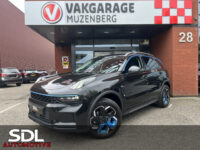 Lynk & Co 01 1.5 // INFINITY SOUND // SCHUIF-KANTELDAK // NAVI+CARPLAY // ELEK. ACHTERKLEP // ADAPTIVE CRUISE // STOELVERWARMING // 37