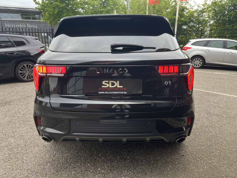 Lynk & Co 01 1.5 // INFINITY SOUND // SCHUIF-KANTELDAK // NAVI+CARPLAY // ELEK. ACHTERKLEP // ADAPTIVE CRUISE // STOELVERWARMING // 5