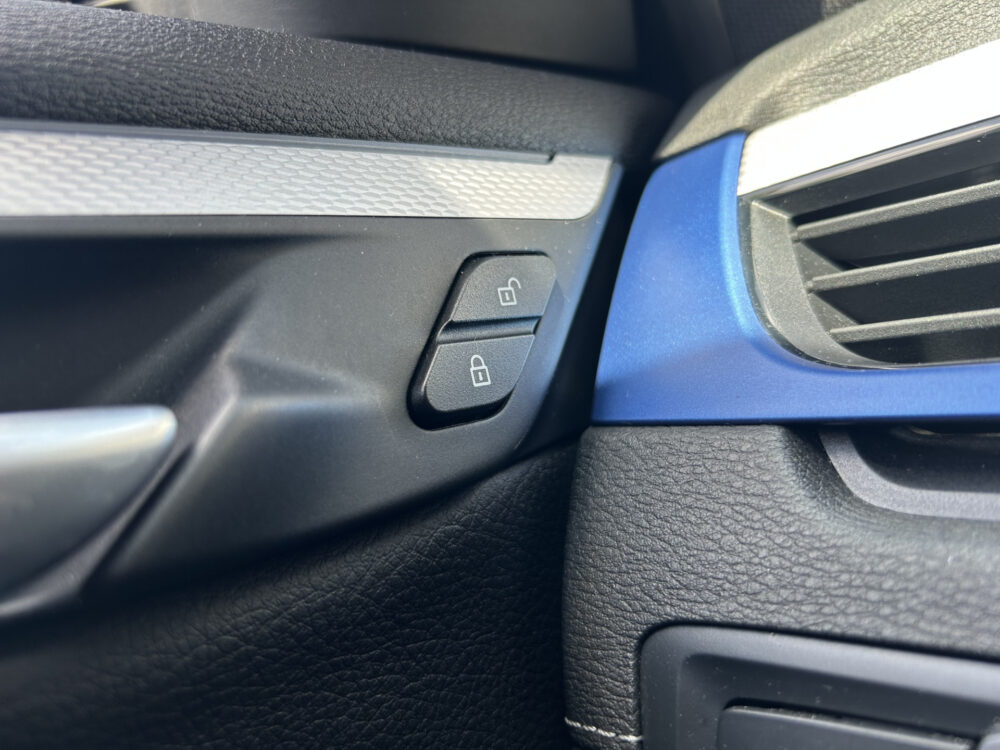 BMW X1 xDrive25e Executive M-Sport 100% SOH!!! // FULL LED // NAVI // SPORTSTOELEN + STOELVERWARMING // PDC // ELEK. KOFFERKLEP 24