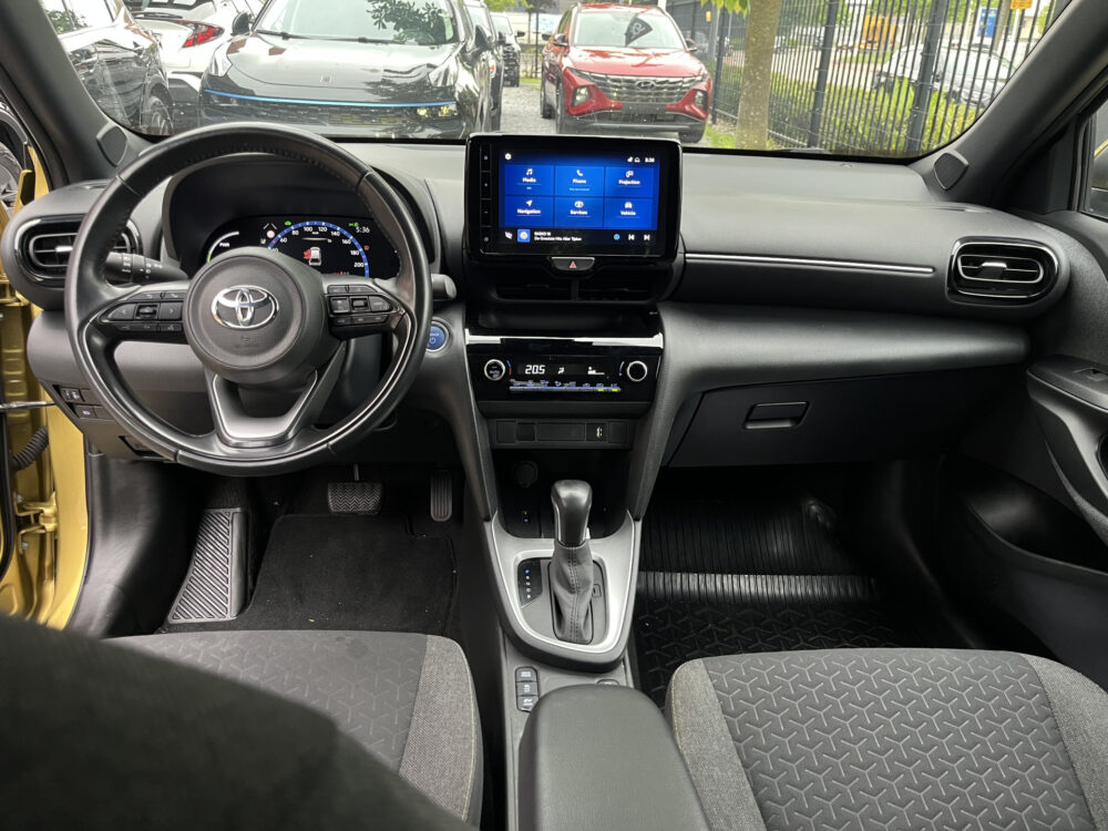 Toyota Yaris Cross 1.5 Hybrid First Edition // ADAPT. CRUISE // LED // KEYLESS // CAMERA // NAVI+CARPLAY // 18
