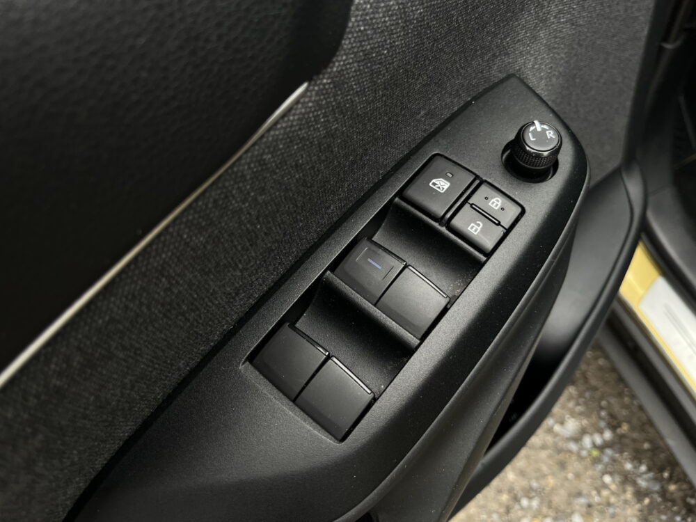 Toyota Yaris Cross 1.5 Hybrid First Edition // ADAPT. CRUISE // LED // KEYLESS // CAMERA // NAVI+CARPLAY // 19