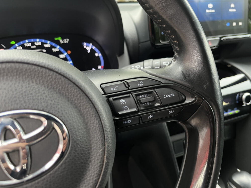 Toyota Yaris Cross 1.5 Hybrid First Edition // ADAPT. CRUISE // LED // KEYLESS // CAMERA // NAVI+CARPLAY // 21