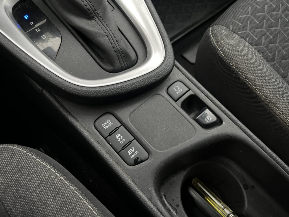 Toyota Yaris Cross 1.5 Hybrid First Edition // ADAPT. CRUISE // LED // KEYLESS // CAMERA // NAVI+CARPLAY // 24