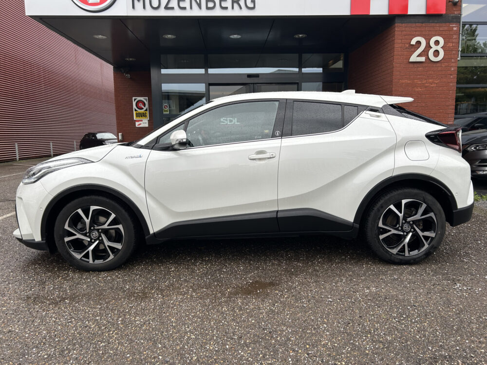 Toyota C-HR 1.8 Hybrid Dynamic 53000KM!! Dealer Auto!! // FULL LED // APPLE CARPLAY / ANDROID AUTO // ADAPTIVE CRUISE // CAMERA // PDC V+A / 3