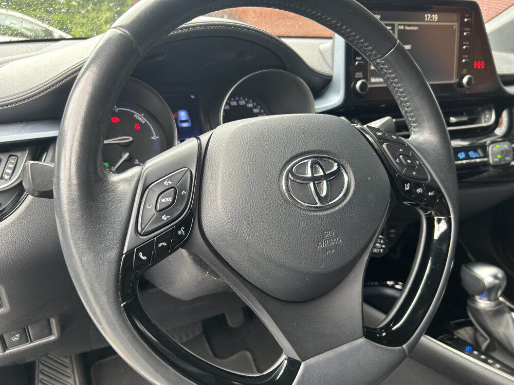 Toyota C-HR 1.8 Hybrid Dynamic 53000KM!! Dealer Auto!! // FULL LED // APPLE CARPLAY / ANDROID AUTO // ADAPTIVE CRUISE // CAMERA // PDC V+A / 6