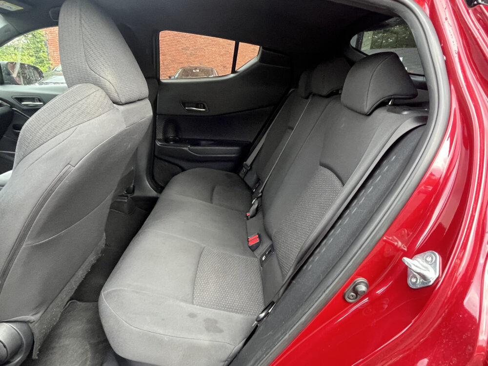 Toyota C-HR 1.8 Hybrid Executive // LED KOPLAMPEN // NAVI // CAMERA // ADAPTIVE CRUISE // STOELVERWARMING // CLIMA // 12