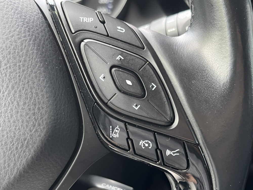 Toyota C-HR 1.8 Hybrid Executive // LED KOPLAMPEN // NAVI // CAMERA // ADAPTIVE CRUISE // STOELVERWARMING // CLIMA // 16