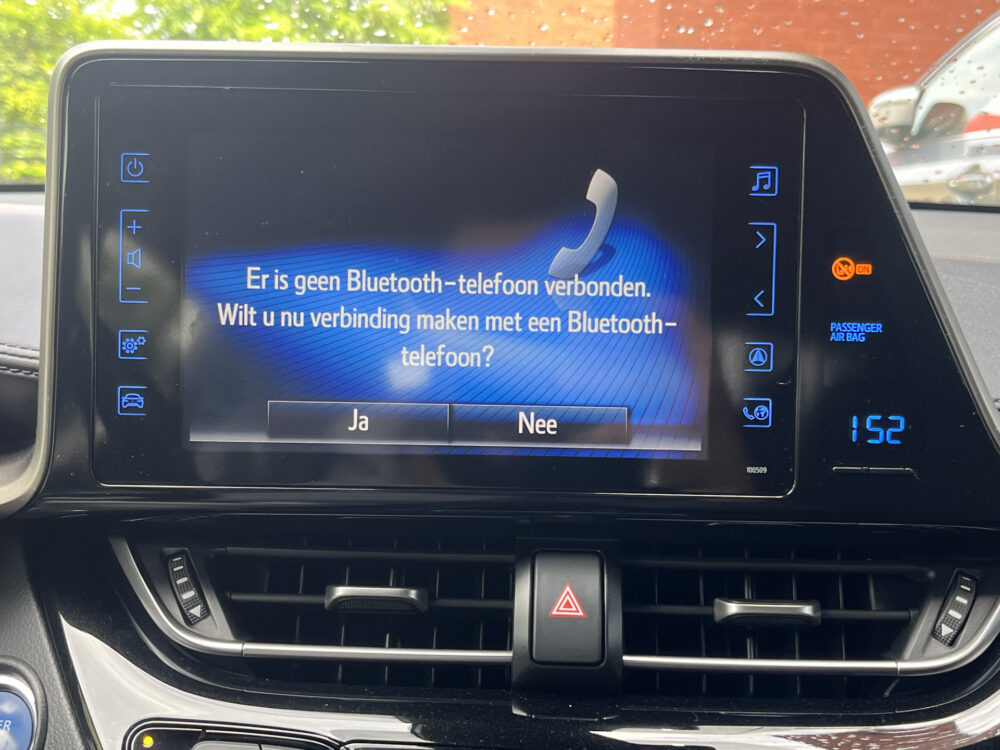 Toyota C-HR 1.8 Hybrid Executive // LED KOPLAMPEN // NAVI // CAMERA // ADAPTIVE CRUISE // STOELVERWARMING // CLIMA // 19
