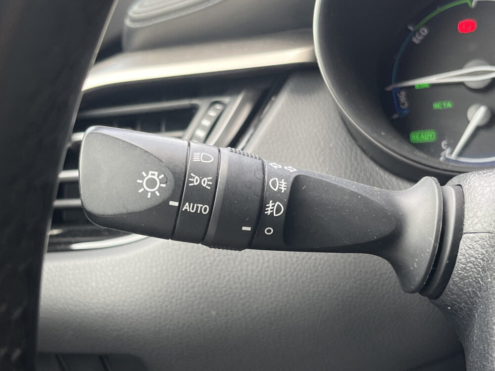 Toyota C-HR 1.8 Hybrid Executive // LED KOPLAMPEN // NAVI // CAMERA // ADAPTIVE CRUISE // STOELVERWARMING // CLIMA // 22