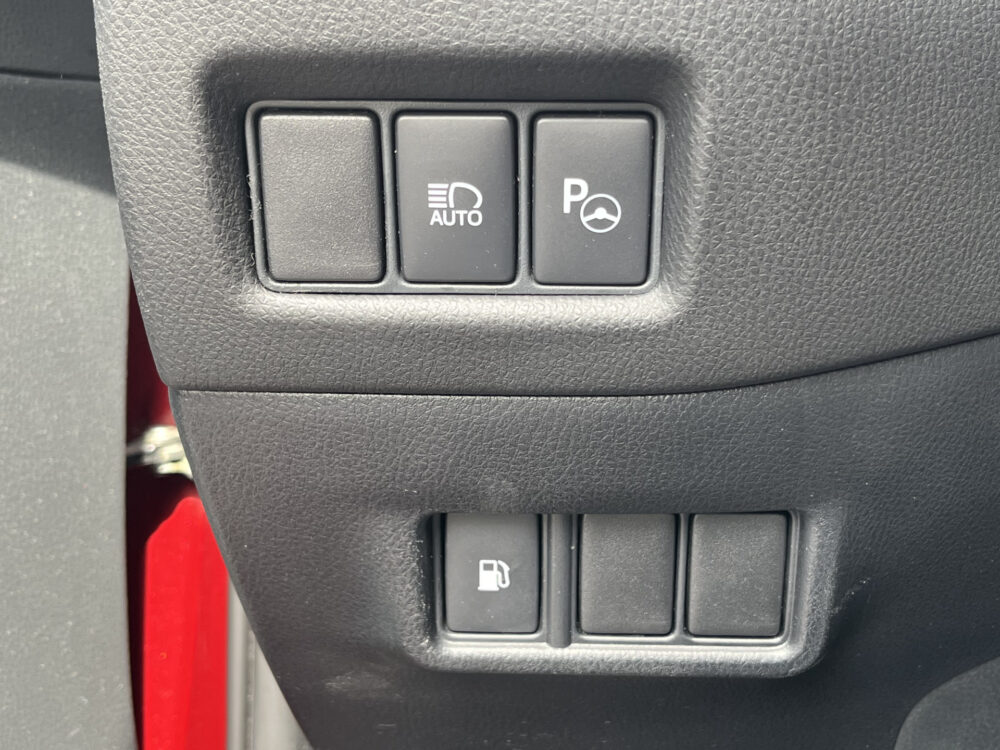 Toyota C-HR 1.8 Hybrid Executive // LED KOPLAMPEN // NAVI // CAMERA // ADAPTIVE CRUISE // STOELVERWARMING // CLIMA // 25