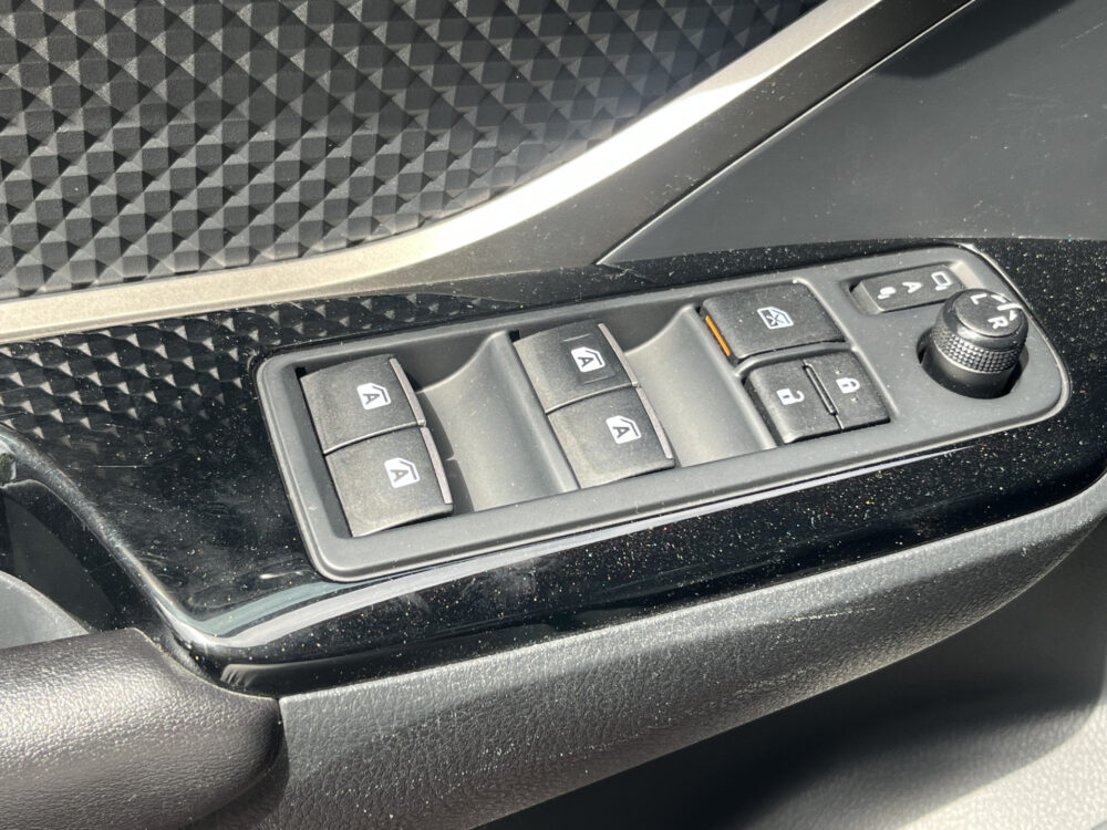 Toyota C-HR 1.8 Hybrid Executive // LED KOPLAMPEN // NAVI // CAMERA // ADAPTIVE CRUISE // STOELVERWARMING // CLIMA // 30