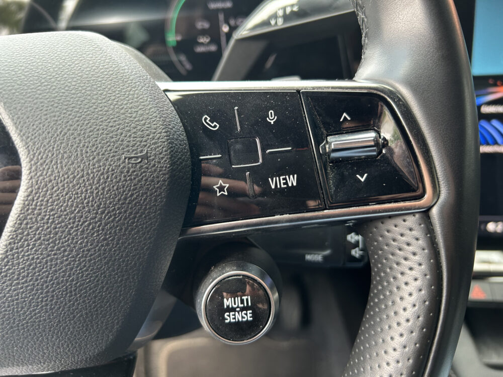 Renault Mégane E-Tech EV40 Boost Charge Techno // GROOT NAVI + CARPLAY // FULL LED // CAMERA // CLIMA // STOEL + STUURWIELVERWARMING // SFEERVE 10