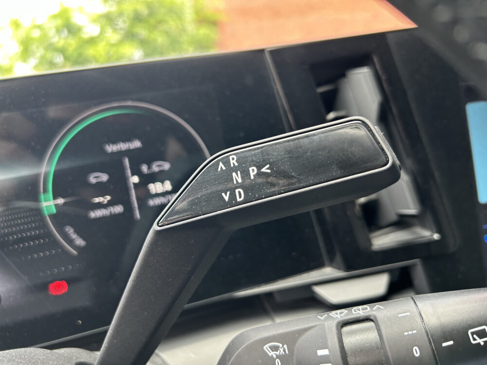 Renault Mégane E-Tech EV40 Boost Charge Techno // GROOT NAVI + CARPLAY // FULL LED // CAMERA // CLIMA // STOEL + STUURWIELVERWARMING // SFEERVE 12