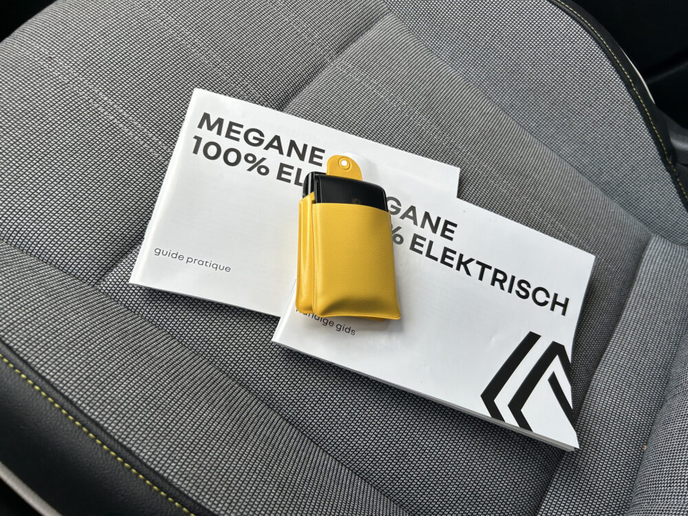 Renault Mégane E-Tech EV40 Boost Charge Techno // GROOT NAVI + CARPLAY // FULL LED // CAMERA // CLIMA // STOEL + STUURWIELVERWARMING // SFEERVE 16