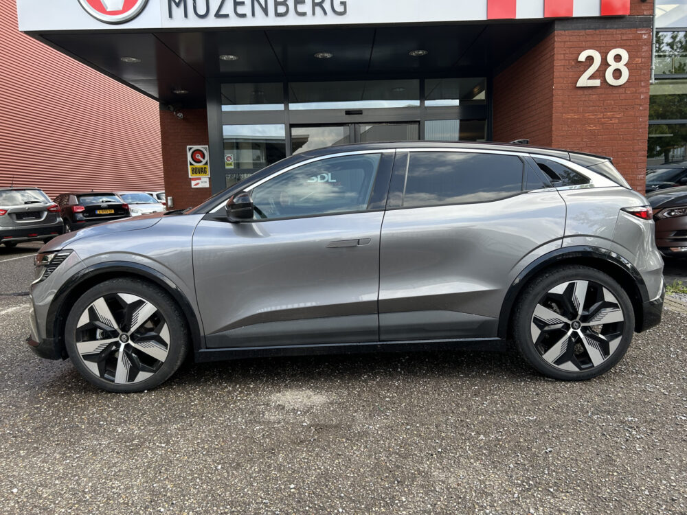 Renault Mégane E-Tech EV40 Boost Charge Techno // GROOT NAVI + CARPLAY // FULL LED // CAMERA // CLIMA // STOEL + STUURWIELVERWARMING // SFEERVE 3