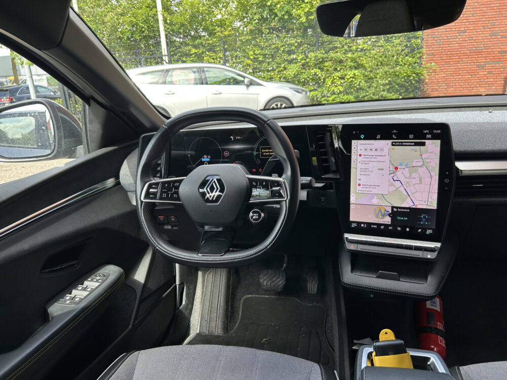 Renault Mégane E-Tech EV40 Boost Charge Techno // GROOT NAVI + CARPLAY // FULL LED // CAMERA // CLIMA // STOEL + STUURWIELVERWARMING // SFEERVE 7