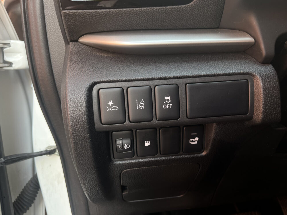 Mitsubishi Eclipse Cross 2.4 PHEV Intense // LED // CAMERA // KEYLESS // CARPLAY // CLIMA // STOELVERWARMING // 19