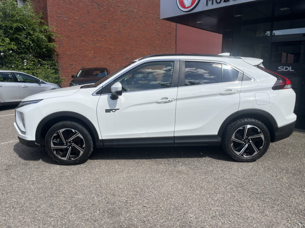 Mitsubishi Eclipse Cross 2.4 PHEV Intense // LED // CAMERA // KEYLESS // CARPLAY // CLIMA // STOELVERWARMING // 2