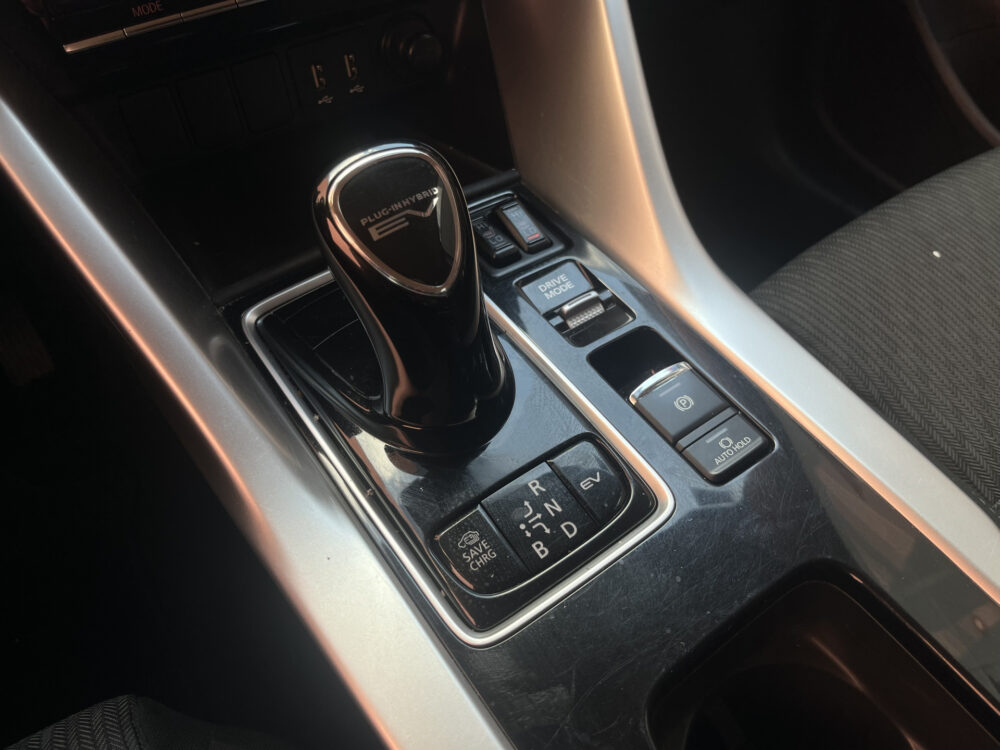 Mitsubishi Eclipse Cross 2.4 PHEV Intense // LED // CAMERA // KEYLESS // CARPLAY // CLIMA // STOELVERWARMING // 24