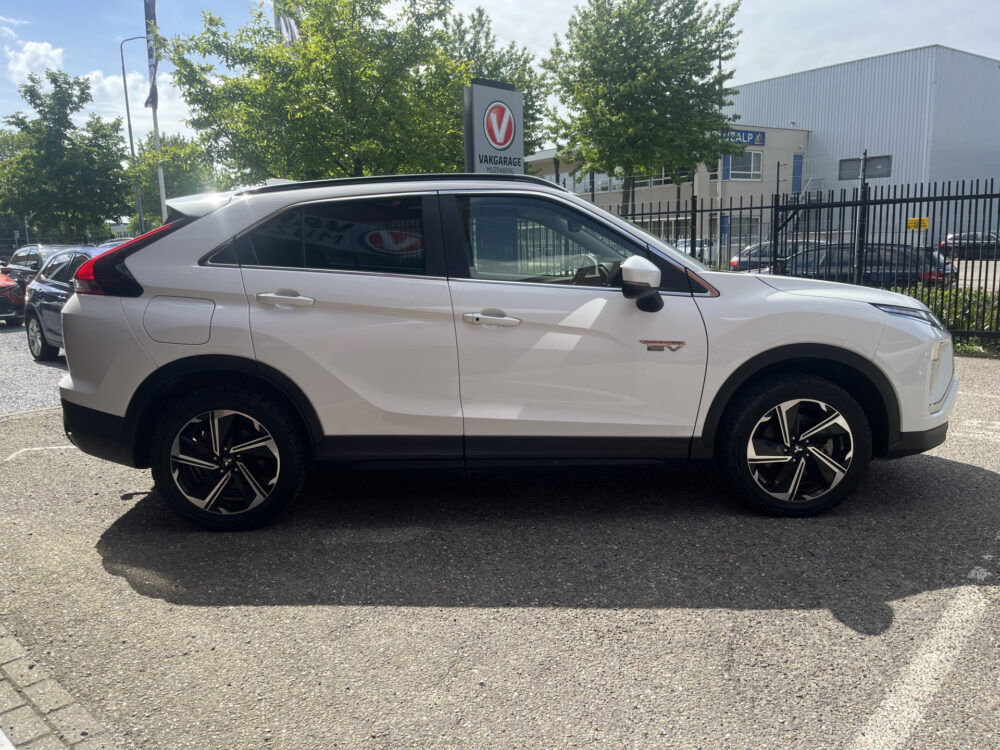 Mitsubishi Eclipse Cross 2.4 PHEV Intense // LED // CAMERA // KEYLESS // CARPLAY // CLIMA // STOELVERWARMING // 7