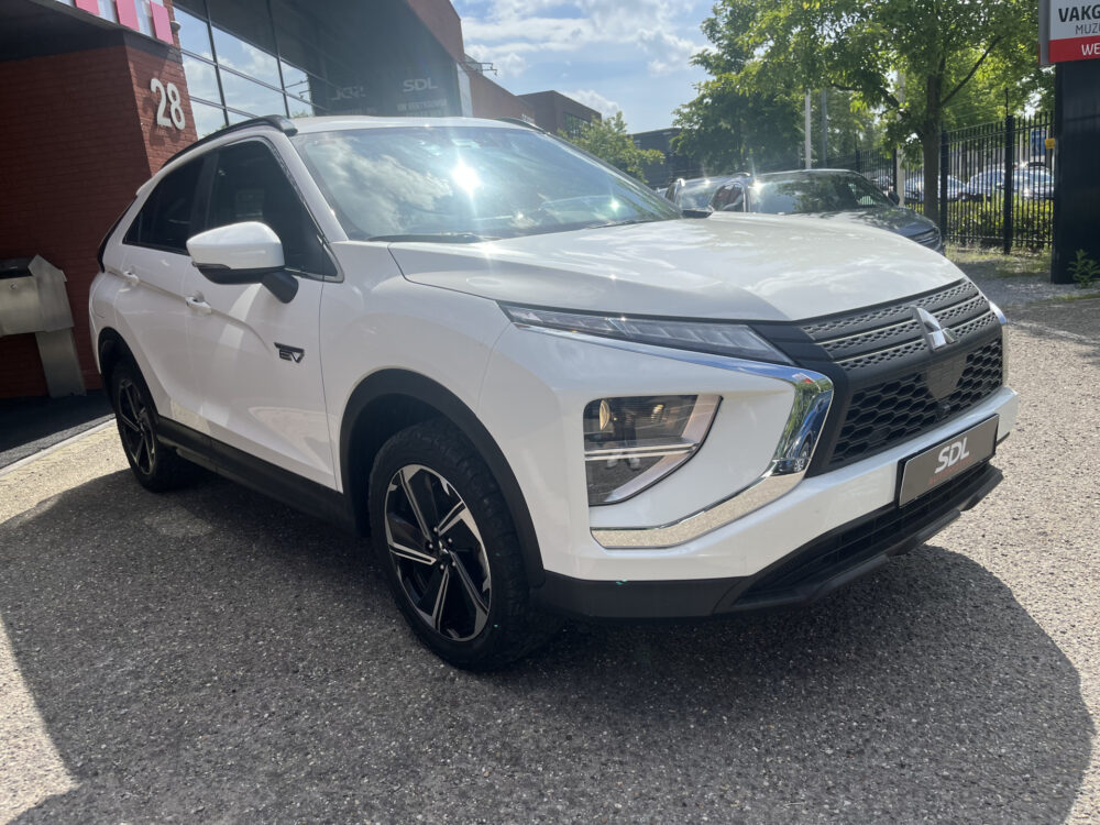 Mitsubishi Eclipse Cross 2.4 PHEV Intense // LED // CAMERA // KEYLESS // CARPLAY // CLIMA // STOELVERWARMING // 8
