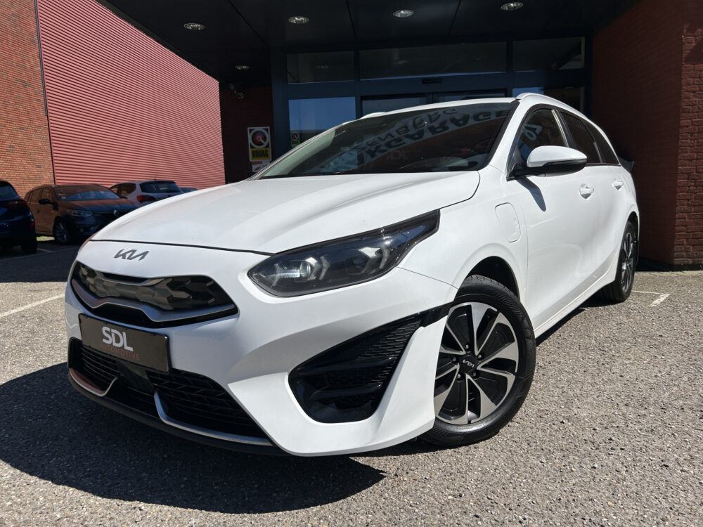 Kia Ceed Sportswagon 1.6 GDI PHEV DynamicLine // NAVI + CARPLAY // ADAPTIVE CRUISE // FULL LED // KEYLESS // STOEL + STUURWIELVERWARMING 1