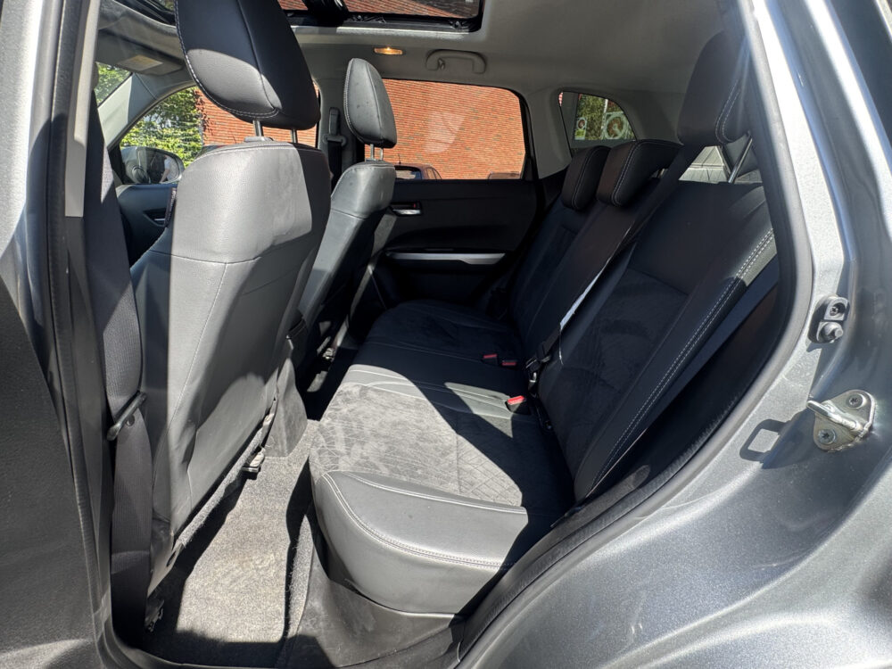 Suzuki Vitara 1.4 Boosterjet Stijl // PANO SCHUIF-DAK // KEYLESS // ADAPTIV. CRUISE // CAMERA+SENSOREN // NAVI+CARPLAY // STOELVERWARMING // 12