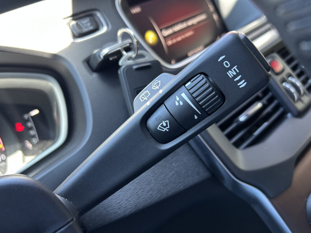 Volvo V40 1.5 T2 Polar+ // MEMORY SEAT // DODEHOEKDETECTIE // LEDER // FULL LED // NAVI // CAMERA // STOELVERWARMING // PDC V+A 12