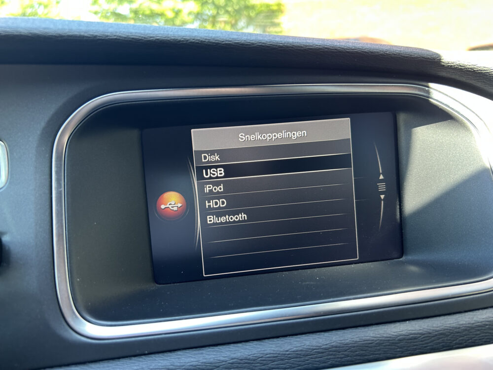 Volvo V40 1.5 T2 Polar+ // MEMORY SEAT // DODEHOEKDETECTIE // LEDER // FULL LED // NAVI // CAMERA // STOELVERWARMING // PDC V+A 17