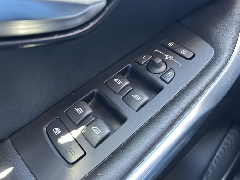 Volvo V40 1.5 T2 Polar+ // MEMORY SEAT // DODEHOEKDETECTIE // LEDER // FULL LED // NAVI // CAMERA // STOELVERWARMING // PDC V+A 22