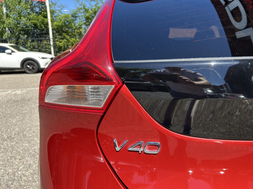 Volvo V40 1.5 T2 Polar+ // MEMORY SEAT // DODEHOEKDETECTIE // LEDER // FULL LED // NAVI // CAMERA // STOELVERWARMING // PDC V+A 30