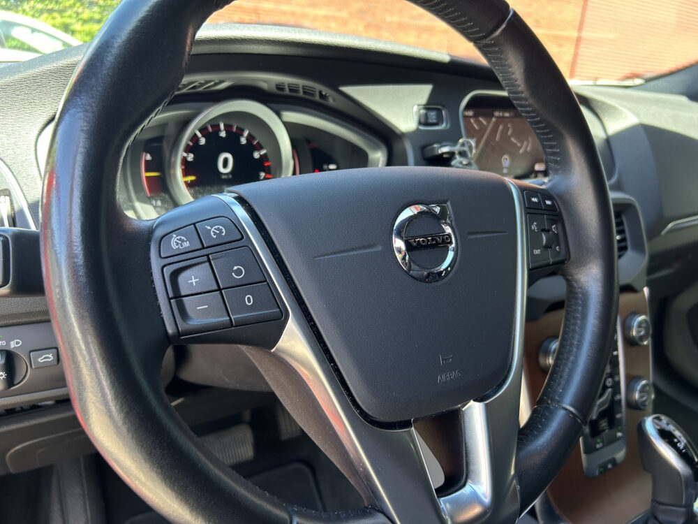 Volvo V40 1.5 T2 Polar+ // MEMORY SEAT // DODEHOEKDETECTIE // LEDER // FULL LED // NAVI // CAMERA // STOELVERWARMING // PDC V+A 6