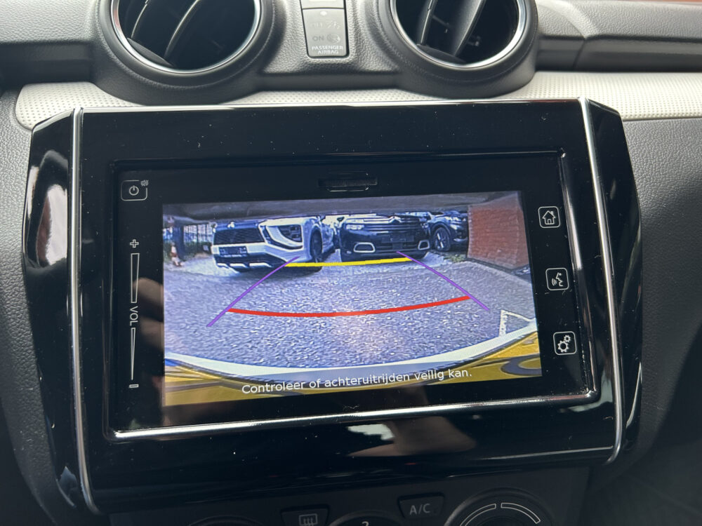 Suzuki Swift 1.2 Style Smart Hybrid // CAMERA // APPLE CARPLAY - ANDROID AUTO // STOELVERWARMING // AIRCO // ADAPTIVE CRUISE // PDC // 17