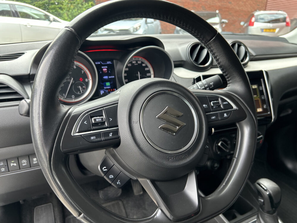 Suzuki Swift 1.2 Style Smart Hybrid // CAMERA // APPLE CARPLAY - ANDROID AUTO // STOELVERWARMING // AIRCO // ADAPTIVE CRUISE // PDC // 6
