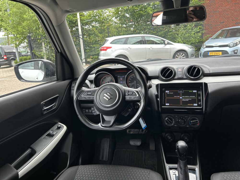 Suzuki Swift 1.2 Style Smart Hybrid // CAMERA // APPLE CARPLAY - ANDROID AUTO // STOELVERWARMING // AIRCO // ADAPTIVE CRUISE // PDC // 7