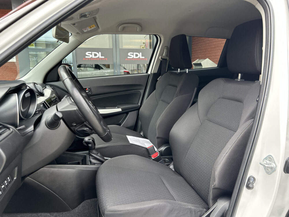 Suzuki Swift 1.2 Style Smart Hybrid // CAMERA // APPLE CARPLAY - ANDROID AUTO // STOELVERWARMING // AIRCO // ADAPTIVE CRUISE // PDC // 8