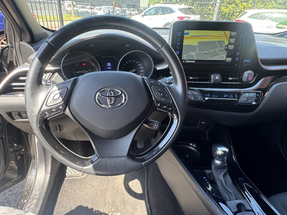 Toyota C-HR 1.8 Hybrid Style // NAVI // CAMERA // ADAPTIVE CRUISE // STOELVERWARMING // CLIMA // TREKHAAK // 12