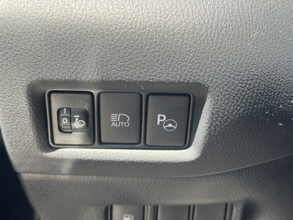 Toyota C-HR 1.8 Hybrid Style // NAVI // CAMERA // ADAPTIVE CRUISE // STOELVERWARMING // CLIMA // TREKHAAK // 24