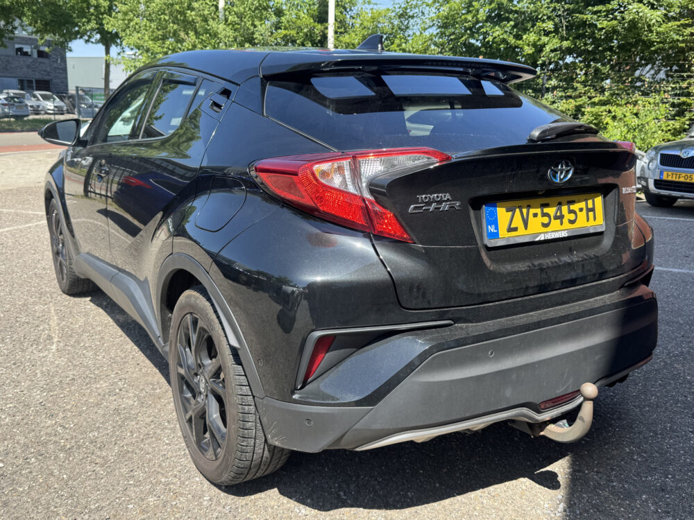 Toyota C-HR 1.8 Hybrid Style // NAVI // CAMERA // ADAPTIVE CRUISE // STOELVERWARMING // CLIMA // TREKHAAK // 3